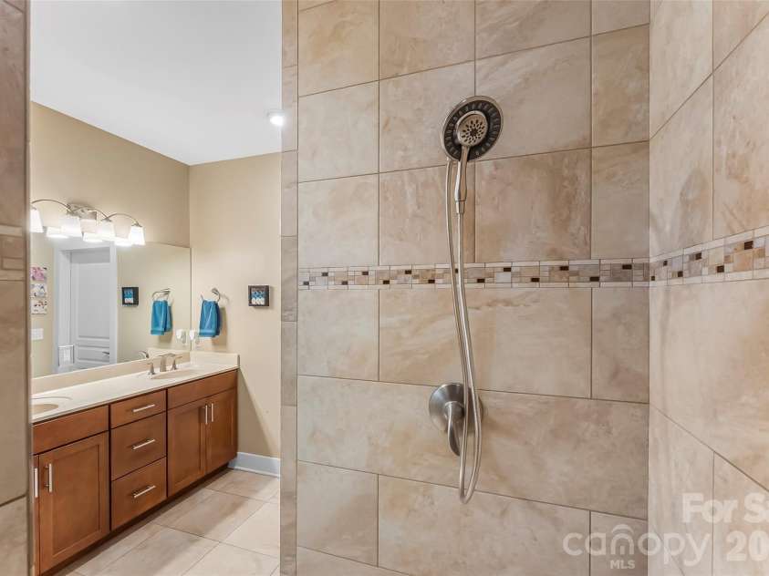 15 Craftsman View Drive, Asheville, NC 28804.  MLS# CAR4398453, YatesRealty ID 34665. Large Walk in shower