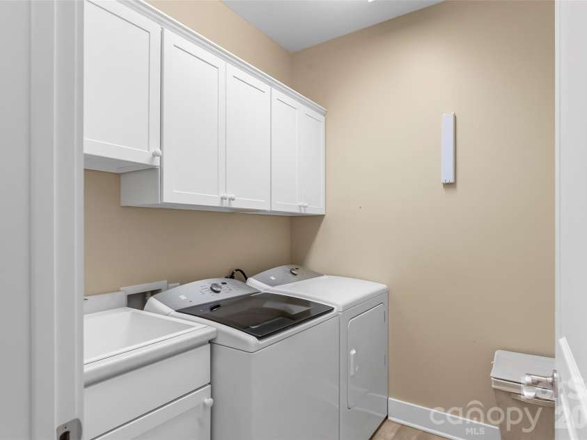 15 Craftsman View Drive, Asheville, NC 28804.  MLS# CAR4398453, YatesRealty ID 34665. Laundry room with sink