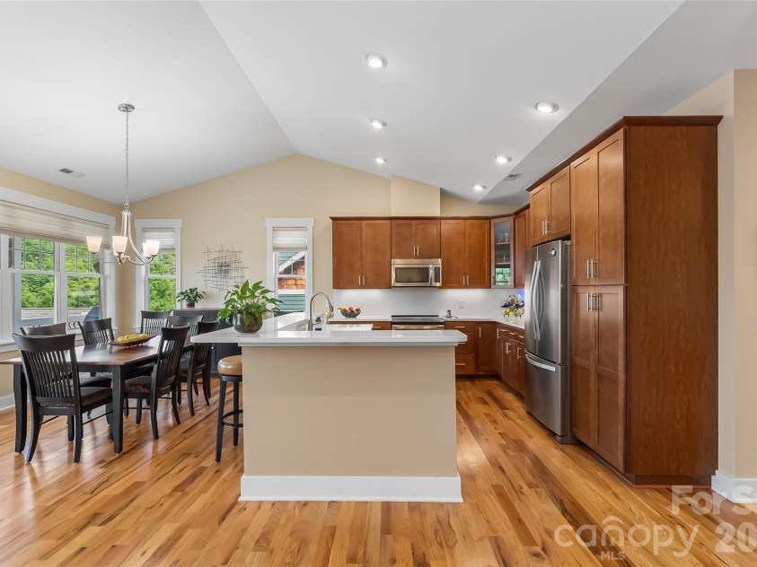 15 Craftsman View Drive, Asheville, NC 28804.  MLS# CAR4398453, YatesRealty ID 34665. Open layout with cathedral ceilings