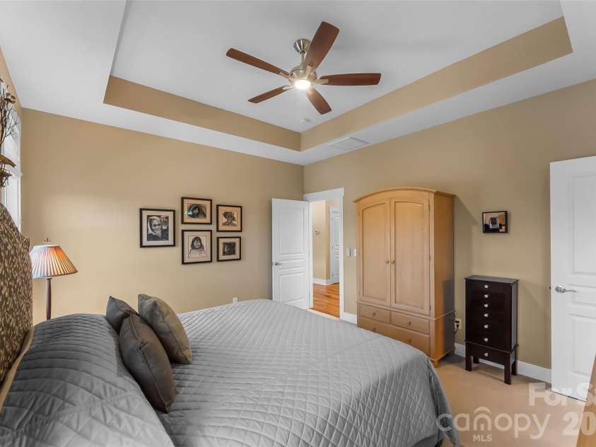 15 Craftsman View Drive, Asheville, NC 28804.  MLS# CAR4398453, YatesRealty ID 34665. Primary Suite