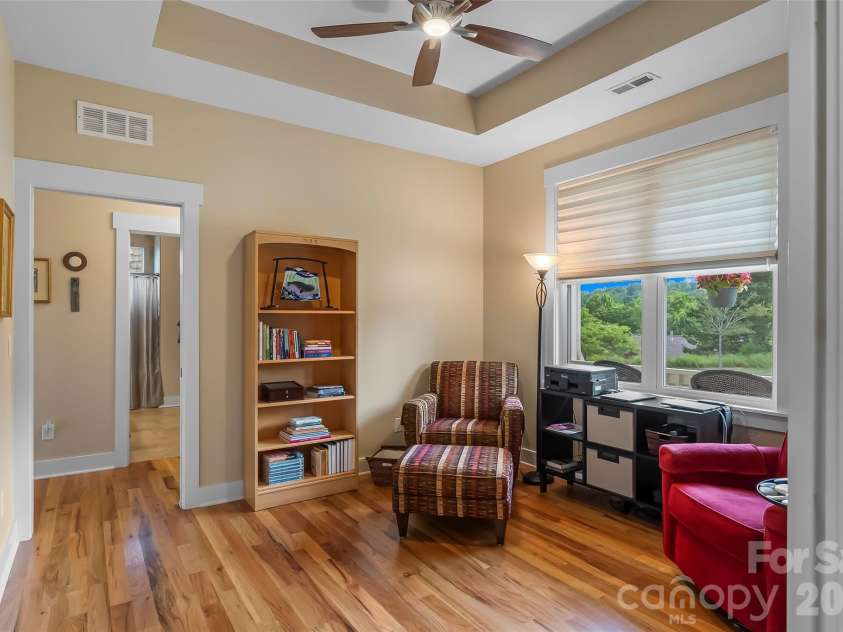 15 Craftsman View Drive, Asheville, NC 28804.  MLS# CAR4398453, YatesRealty ID 34665. Tray Ceiling in 3rd bedroom