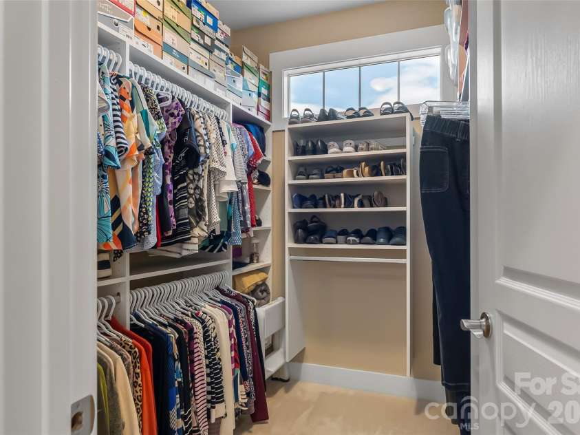 15 Craftsman View Drive, Asheville, NC 28804.  MLS# CAR4398453, YatesRealty ID 34665. Walk in closet
