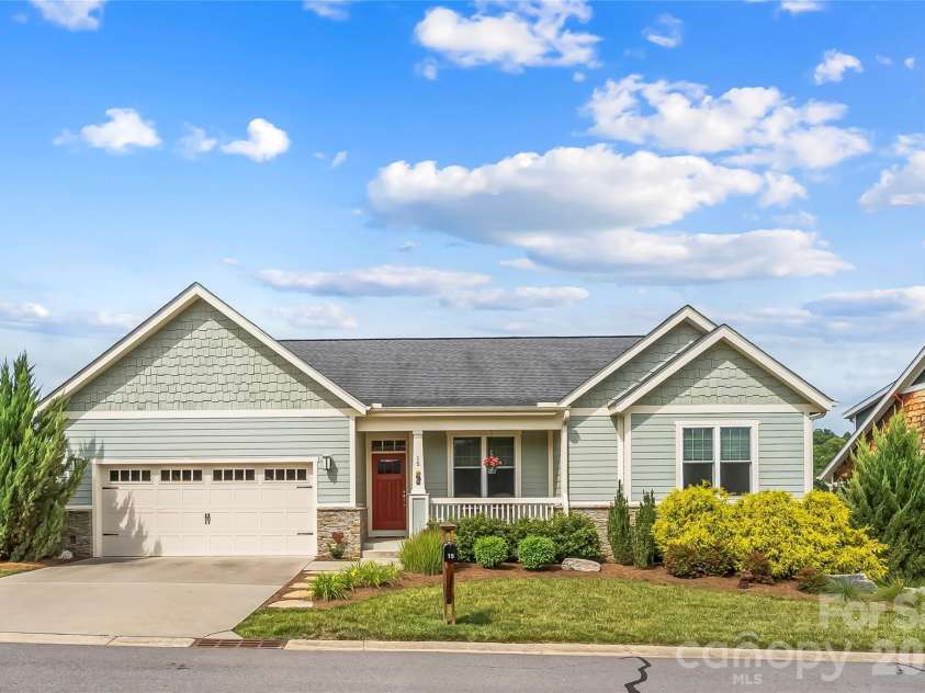 15 Craftsman View Drive, Asheville, NC 28804.  MLS# CAR4398453, YatesRealty ID 34665. Welcome Home!