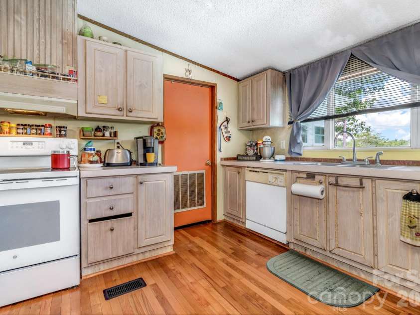 147 High Valley Estates Drive, Alexander, NC 28701.  MLS# CAR4399897, YatesRealty ID 34666. 