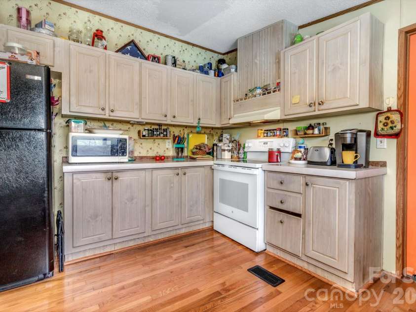 147 High Valley Estates Drive, Alexander, NC 28701.  MLS# CAR4399897, YatesRealty ID 34666. 