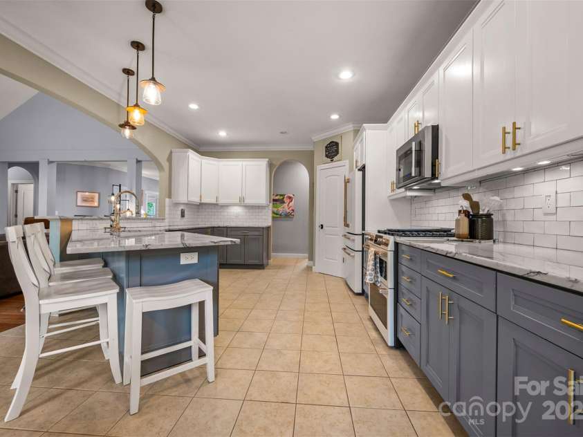 184 Duncan Estate Drive, Fletcher, NC 28732.  MLS# CAR4294135, YatesRealty ID 34666. Breakfast bar for extra seating, updated lighting, cabinetry/hardware and Cafe' appliances