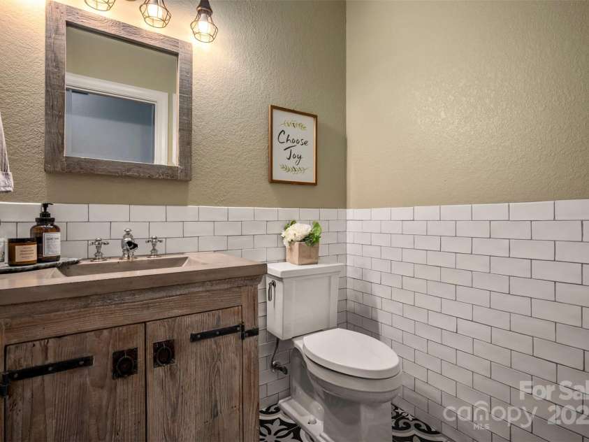 184 Duncan Estate Drive, Fletcher, NC 28732.  MLS# CAR4294135, YatesRealty ID 34666. Recently updated half bath with gorgeous tile work.