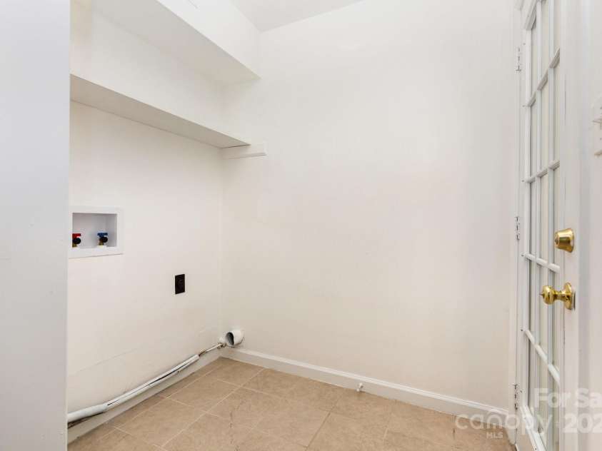 3031 Heathcroft Court, Charlotte, NC 28269.  MLS# CAR4296453, YatesRealty ID 34667. 