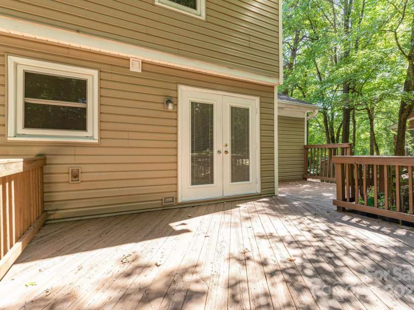 3031 Heathcroft Court, Charlotte, NC 28269.  MLS# CAR4296453, YatesRealty ID 34667. 