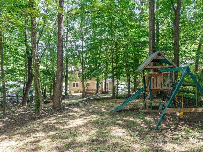 3031 Heathcroft Court, Charlotte, NC 28269.  MLS# CAR4296453, YatesRealty ID 34667. 