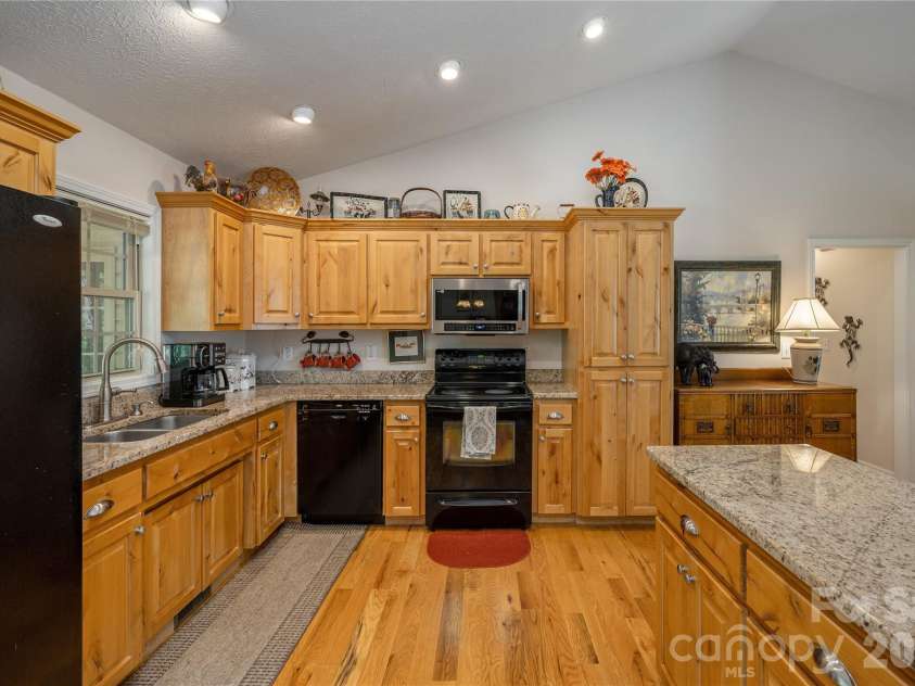 59 Smalltown Trail, Brevard, NC 28712.  MLS# CAR4399123, YatesRealty ID 34667. Custom Cabinets / Lots of Storage