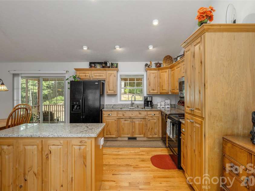 59 Smalltown Trail, Brevard, NC 28712.  MLS# CAR4399123, YatesRealty ID 34667. Spacious Kitchen, Island with granite countertops