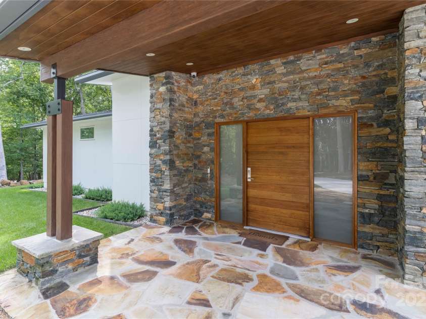 2725 Monarch Drive, Charlotte, NC 28214.  MLS# CAR4295942, YatesRealty ID 34670. 