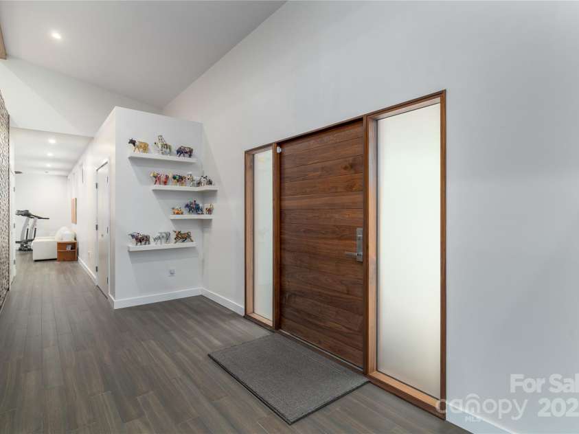 2725 Monarch Drive, Charlotte, NC 28214.  MLS# CAR4295942, YatesRealty ID 34670. 