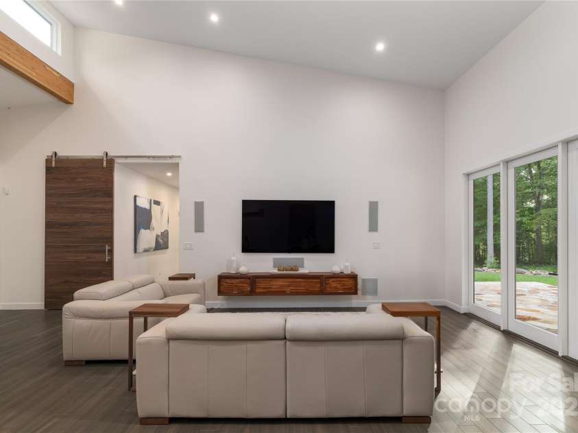 2725 Monarch Drive, Charlotte, NC 28214.  MLS# CAR4295942, YatesRealty ID 34670. 