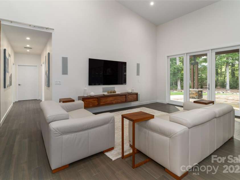 2725 Monarch Drive, Charlotte, NC 28214.  MLS# CAR4295942, YatesRealty ID 34670. 