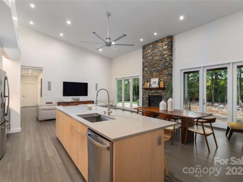 2725 Monarch Drive, Charlotte, NC 28214.  MLS# CAR4295942, YatesRealty ID 34670. 