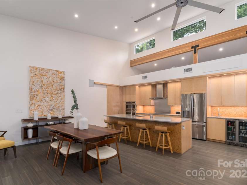 2725 Monarch Drive, Charlotte, NC 28214.  MLS# CAR4295942, YatesRealty ID 34670. 