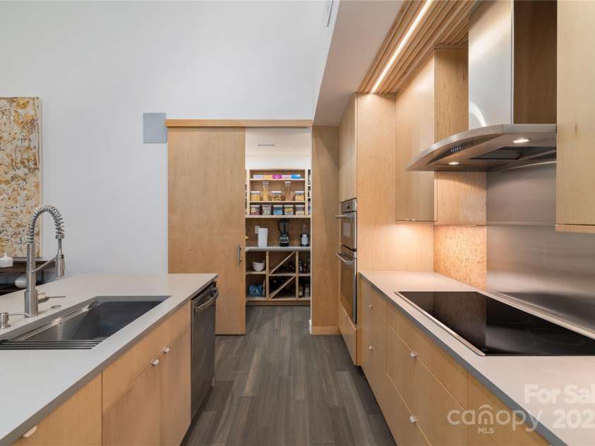 2725 Monarch Drive, Charlotte, NC 28214.  MLS# CAR4295942, YatesRealty ID 34670. 