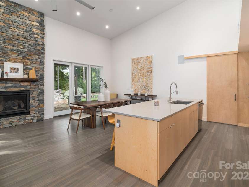 2725 Monarch Drive, Charlotte, NC 28214.  MLS# CAR4295942, YatesRealty ID 34670. 