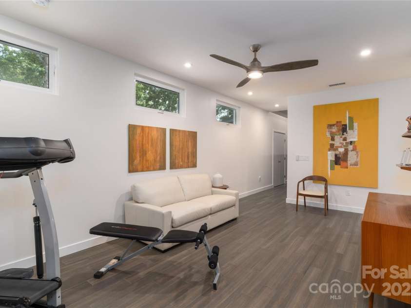 2725 Monarch Drive, Charlotte, NC 28214.  MLS# CAR4295942, YatesRealty ID 34670. 