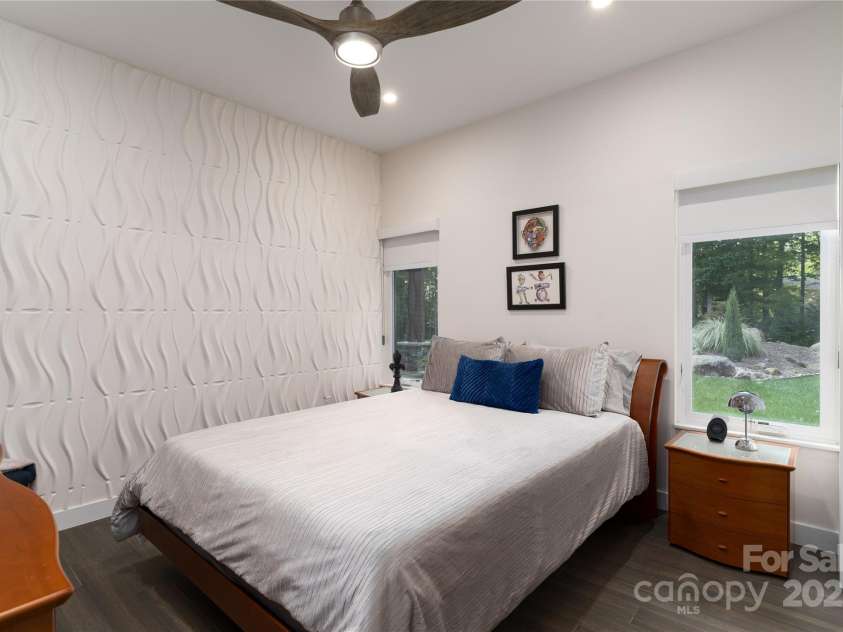 2725 Monarch Drive, Charlotte, NC 28214.  MLS# CAR4295942, YatesRealty ID 34670. 