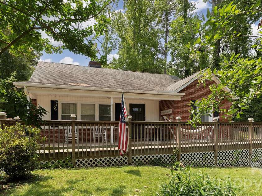 7816 Lane Drive, Charlotte, NC 28212.  MLS# CAR4398982, YatesRealty ID 34672. 