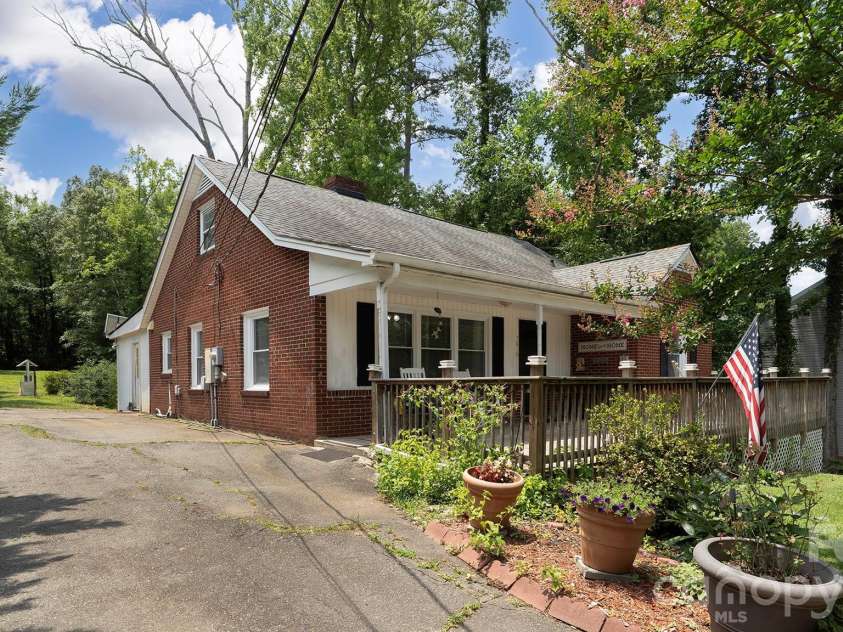 7816 Lane Drive, Charlotte, NC 28212.  MLS# CAR4398982, YatesRealty ID 34672. 
