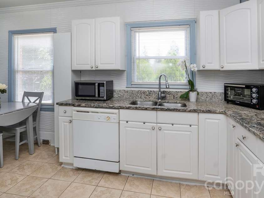 7816 Lane Drive, Charlotte, NC 28212.  MLS# CAR4398982, YatesRealty ID 34672. 