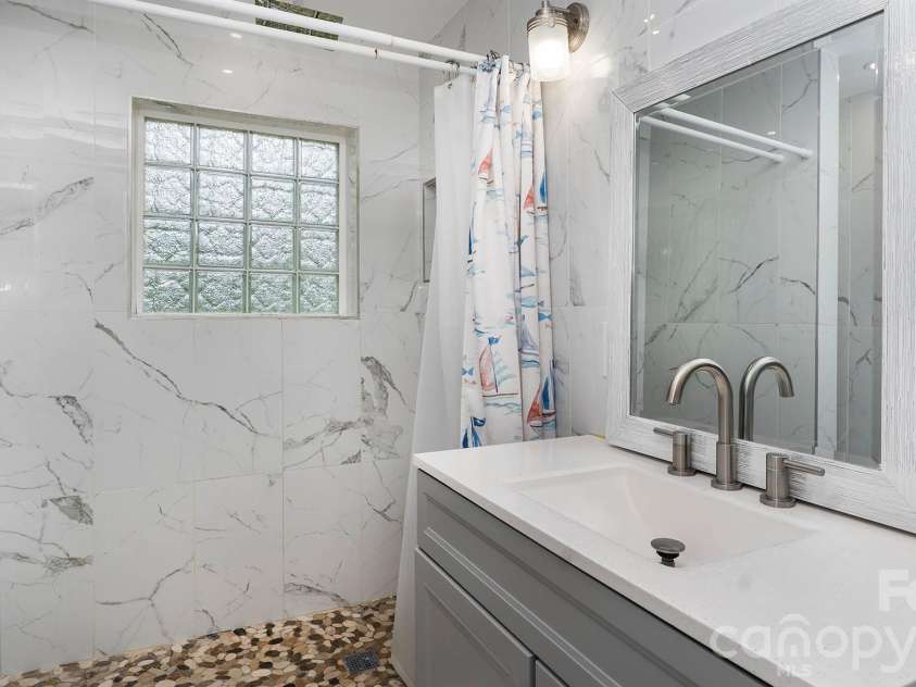 7816 Lane Drive, Charlotte, NC 28212.  MLS# CAR4398982, YatesRealty ID 34672. 