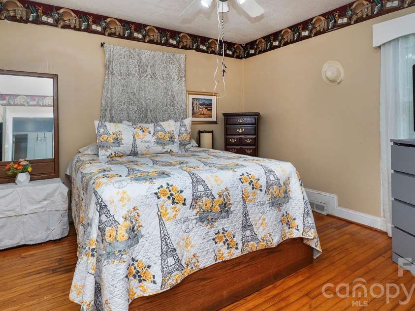 7816 Lane Drive, Charlotte, NC 28212.  MLS# CAR4398982, YatesRealty ID 34672. 