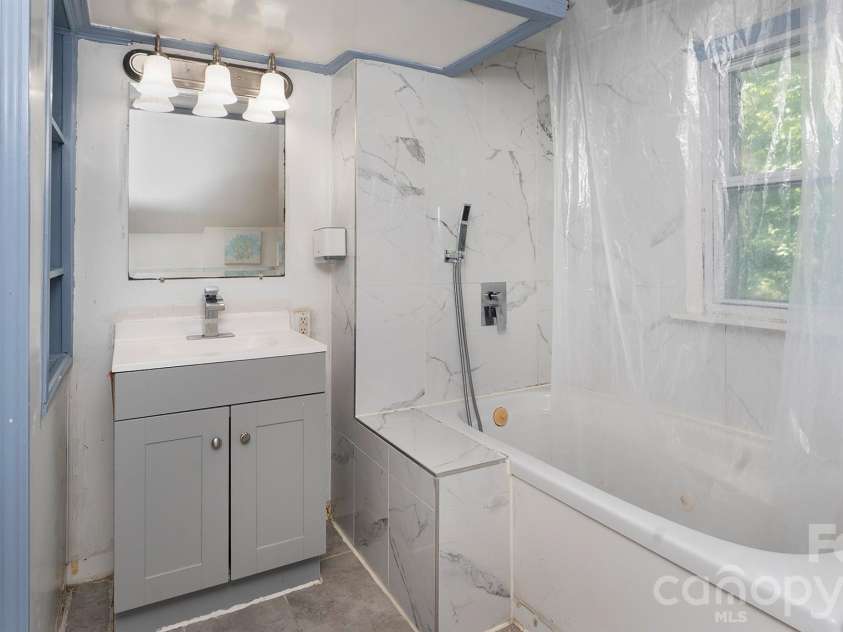 7816 Lane Drive, Charlotte, NC 28212.  MLS# CAR4398982, YatesRealty ID 34672. 
