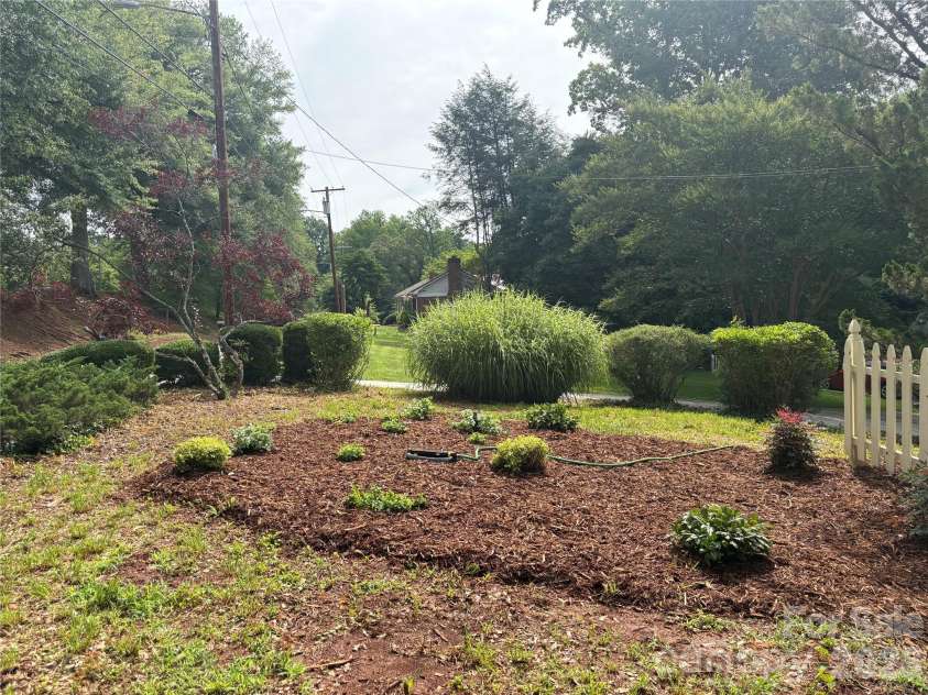 105 Silver Creek Road, Morganton, NC 28655.  MLS# CAR4398409, YatesRealty ID 34673. Front Yard