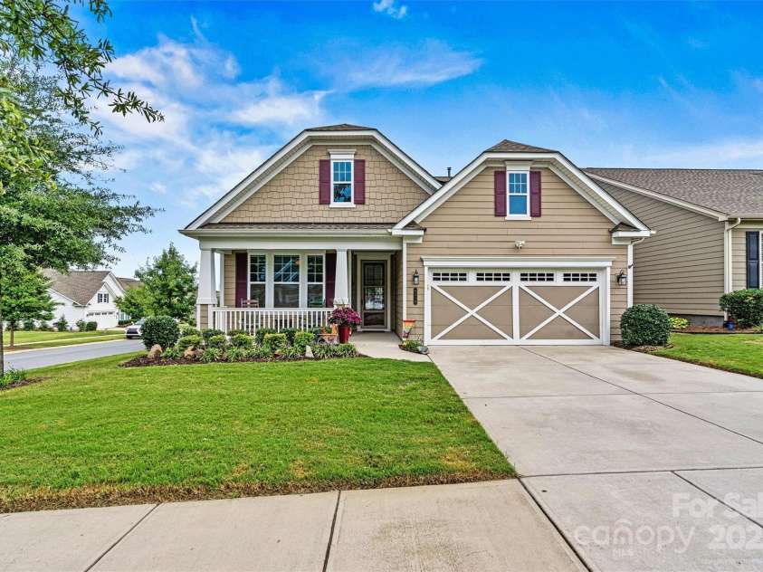 8218 Festival Way, Charlotte, NC 28215.  MLS# CAR4295289, YatesRealty ID 34673. 