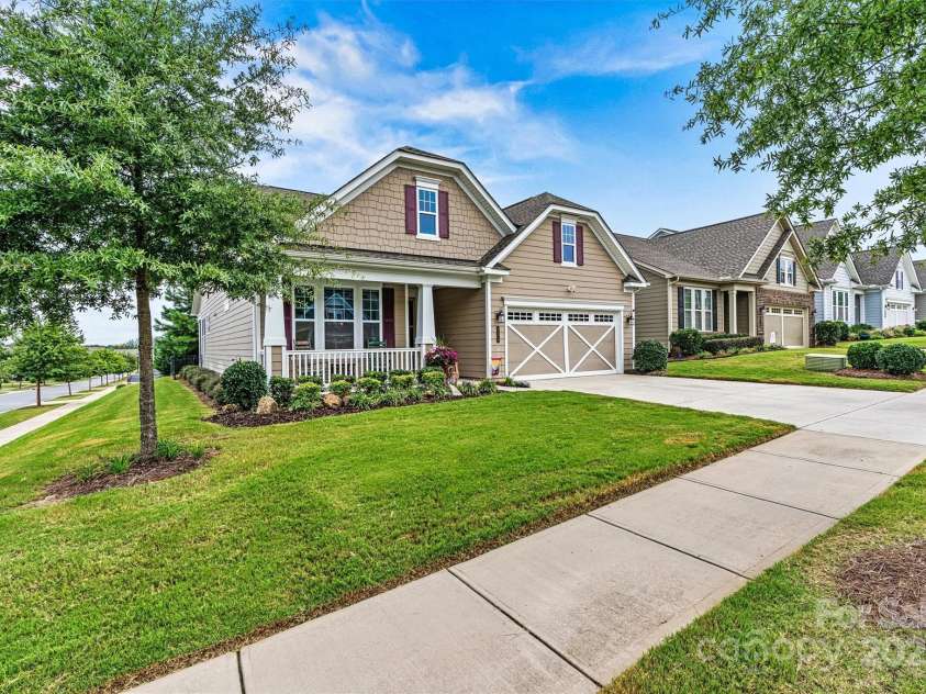 8218 Festival Way, Charlotte, NC 28215.  MLS# CAR4295289, YatesRealty ID 34673. 