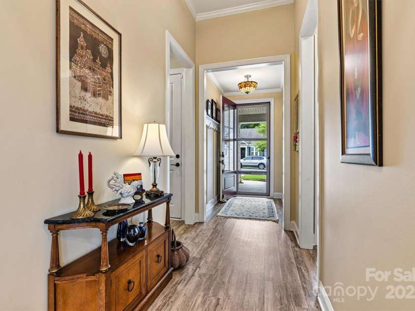 8218 Festival Way, Charlotte, NC 28215.  MLS# CAR4295289, YatesRealty ID 34673. 