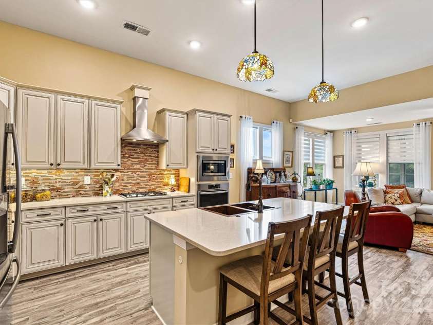 8218 Festival Way, Charlotte, NC 28215.  MLS# CAR4295289, YatesRealty ID 34673. 