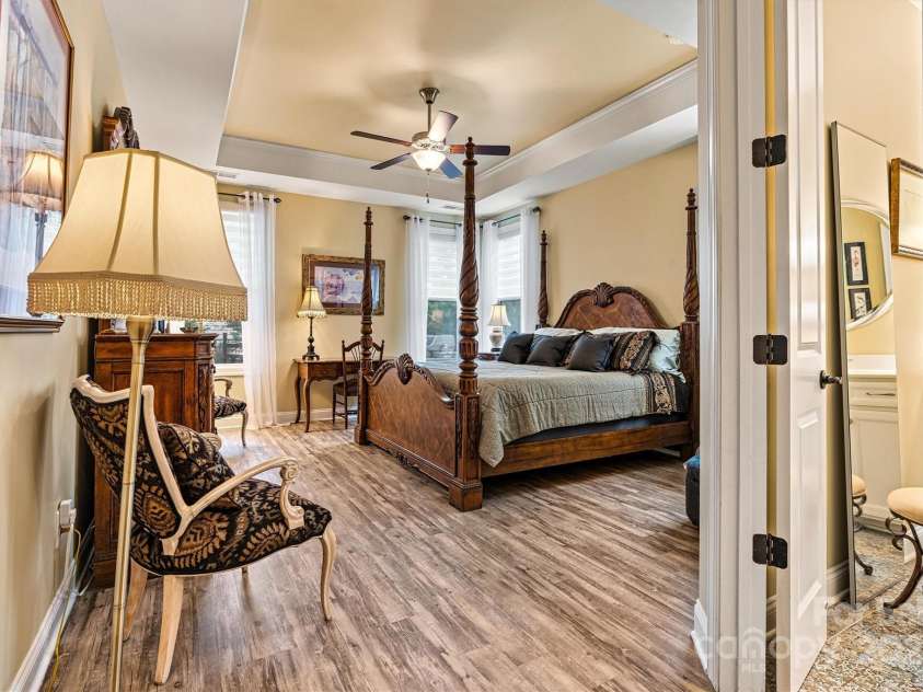 8218 Festival Way, Charlotte, NC 28215.  MLS# CAR4295289, YatesRealty ID 34673. 