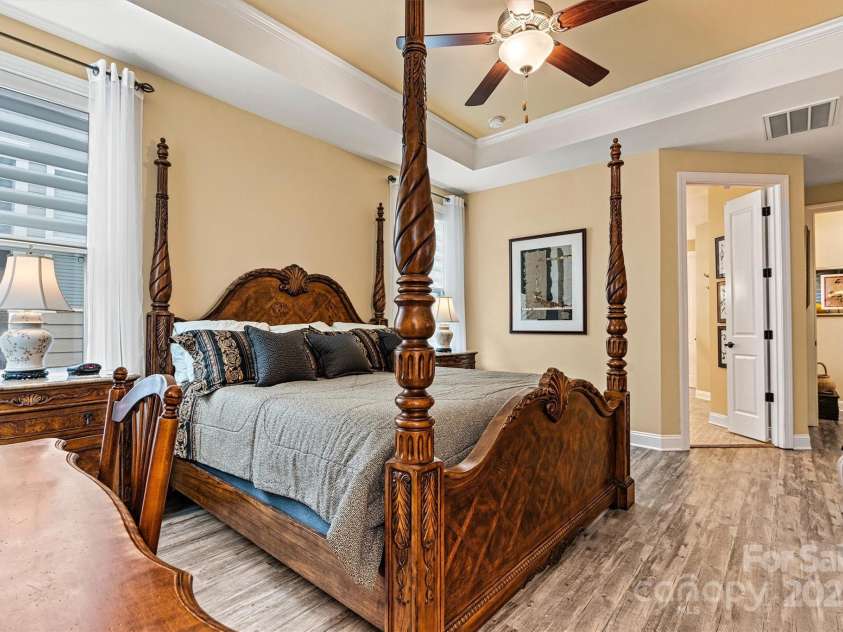 8218 Festival Way, Charlotte, NC 28215.  MLS# CAR4295289, YatesRealty ID 34673. 