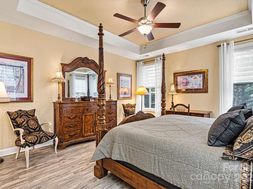 8218 Festival Way, Charlotte, NC 28215.  MLS# CAR4295289, YatesRealty ID 34673. 