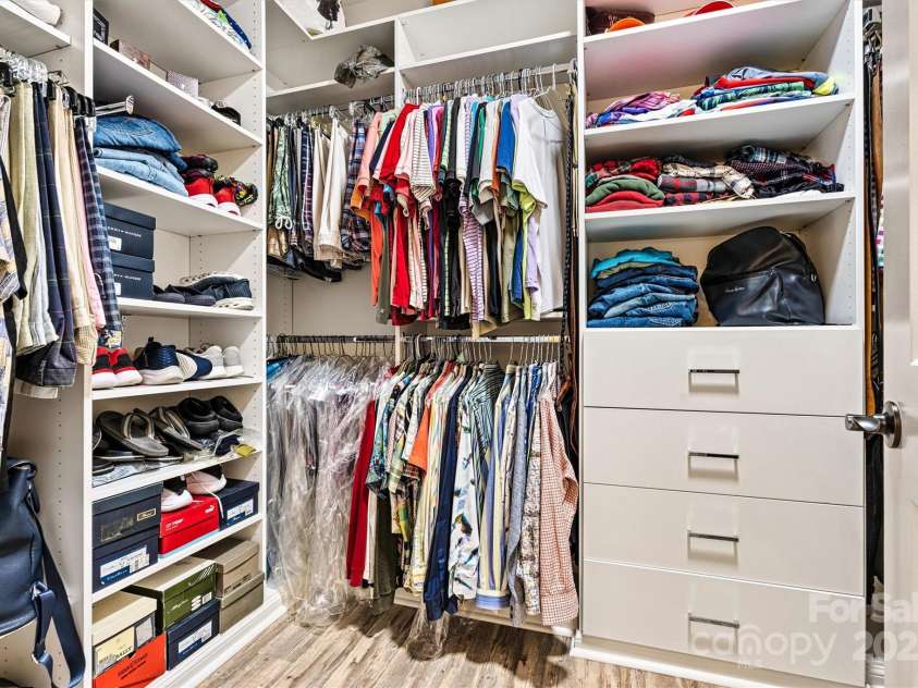 8218 Festival Way, Charlotte, NC 28215.  MLS# CAR4295289, YatesRealty ID 34673. 