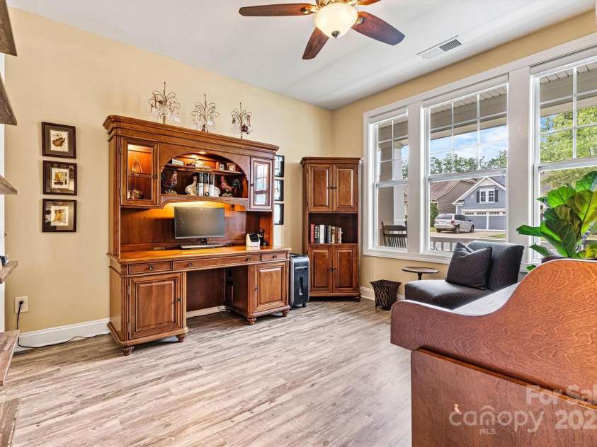 8218 Festival Way, Charlotte, NC 28215.  MLS# CAR4295289, YatesRealty ID 34673. 