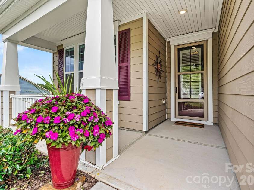 8218 Festival Way, Charlotte, NC 28215.  MLS# CAR4295289, YatesRealty ID 34673. 