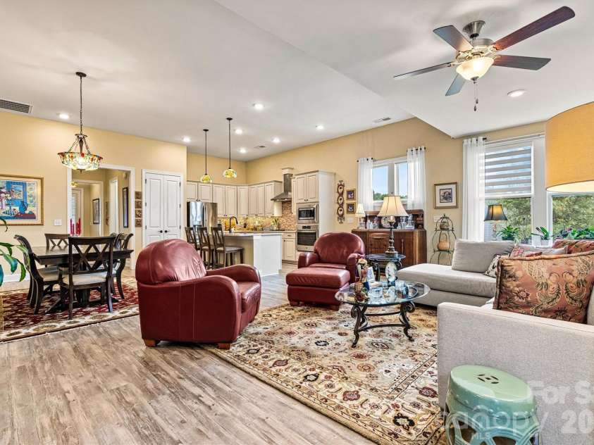 8218 Festival Way, Charlotte, NC 28215.  MLS# CAR4295289, YatesRealty ID 34673. 