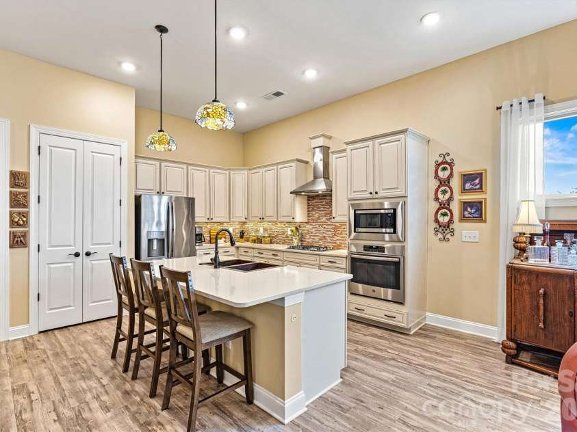 8218 Festival Way, Charlotte, NC 28215.  MLS# CAR4295289, YatesRealty ID 34673. 