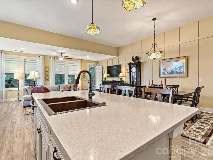 8218 Festival Way, Charlotte, NC 28215.  MLS# CAR4295289, YatesRealty ID 34673. 