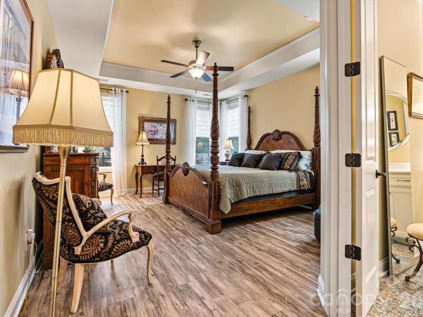 8218 Festival Way, Charlotte, NC 28215.  MLS# CAR4295289, YatesRealty ID 34673. 