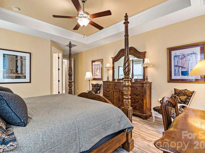 8218 Festival Way, Charlotte, NC 28215.  MLS# CAR4295289, YatesRealty ID 34673. 