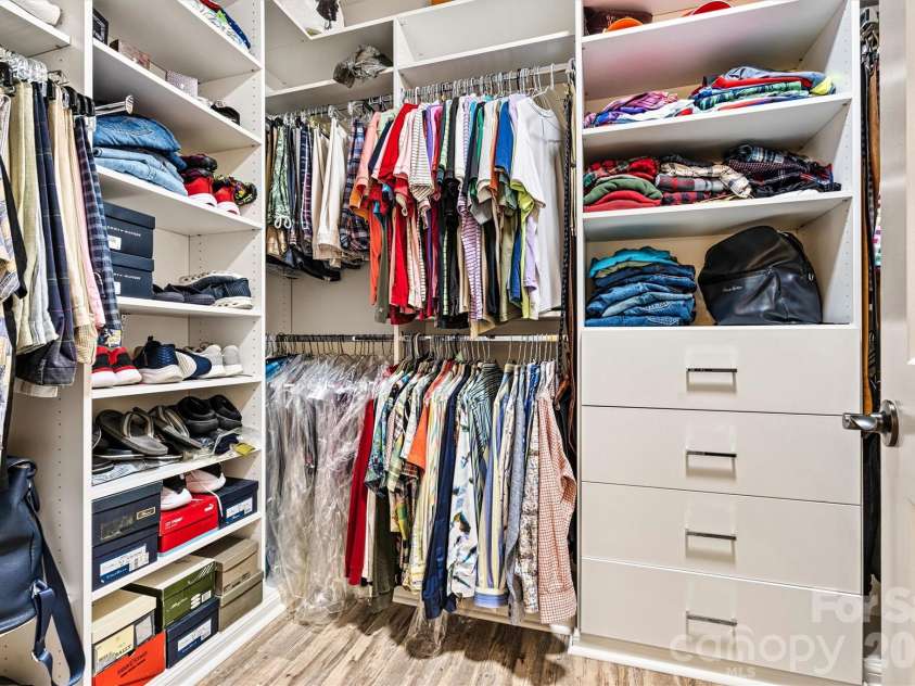 8218 Festival Way, Charlotte, NC 28215.  MLS# CAR4295289, YatesRealty ID 34673. 