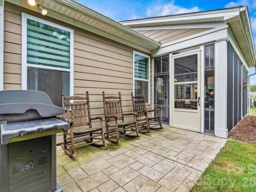 8218 Festival Way, Charlotte, NC 28215.  MLS# CAR4295289, YatesRealty ID 34673. 